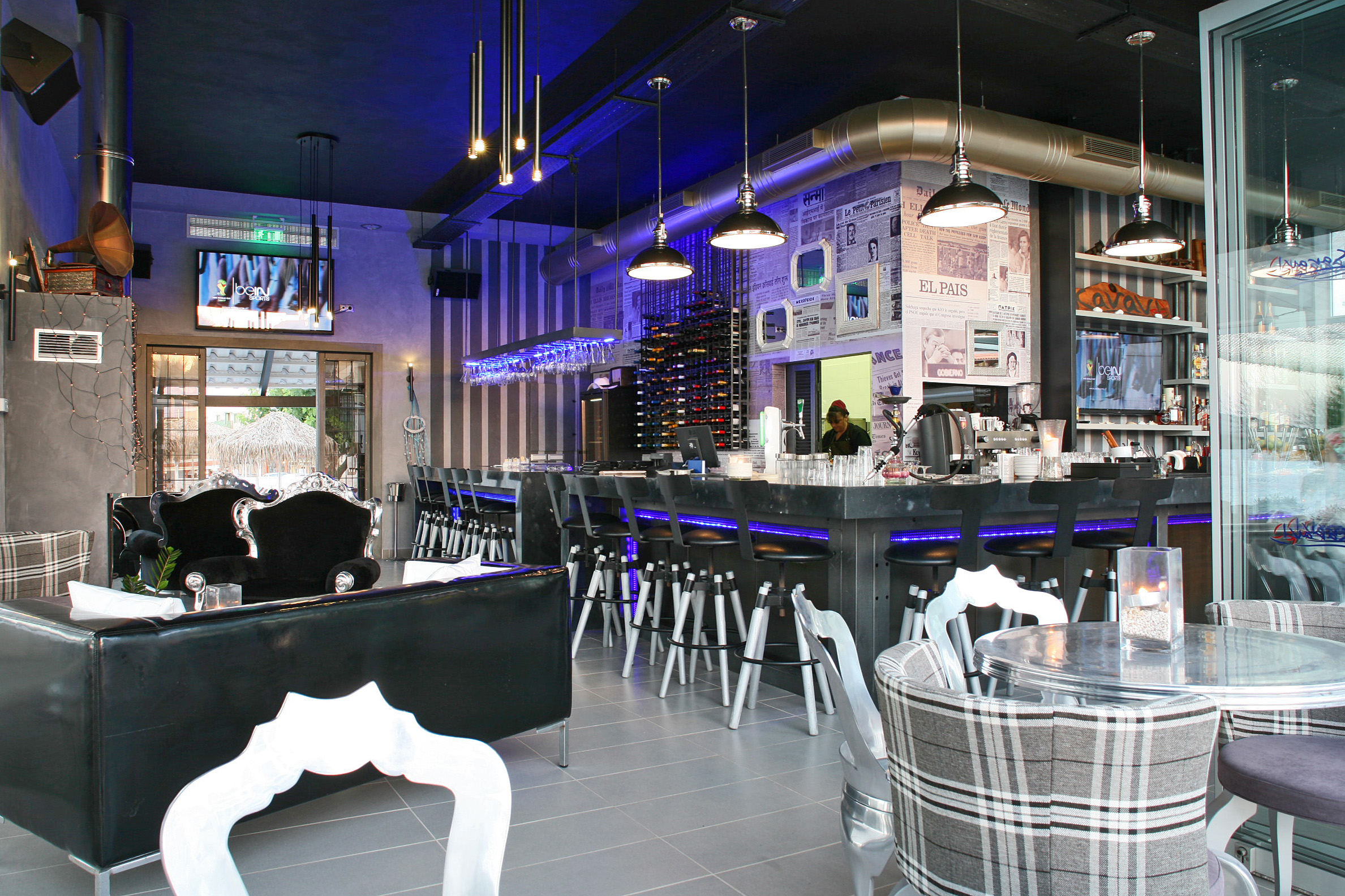 Karavi Café Bar Restaurant