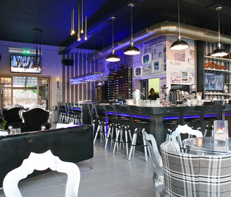 Karavi Café Bar Restaurant