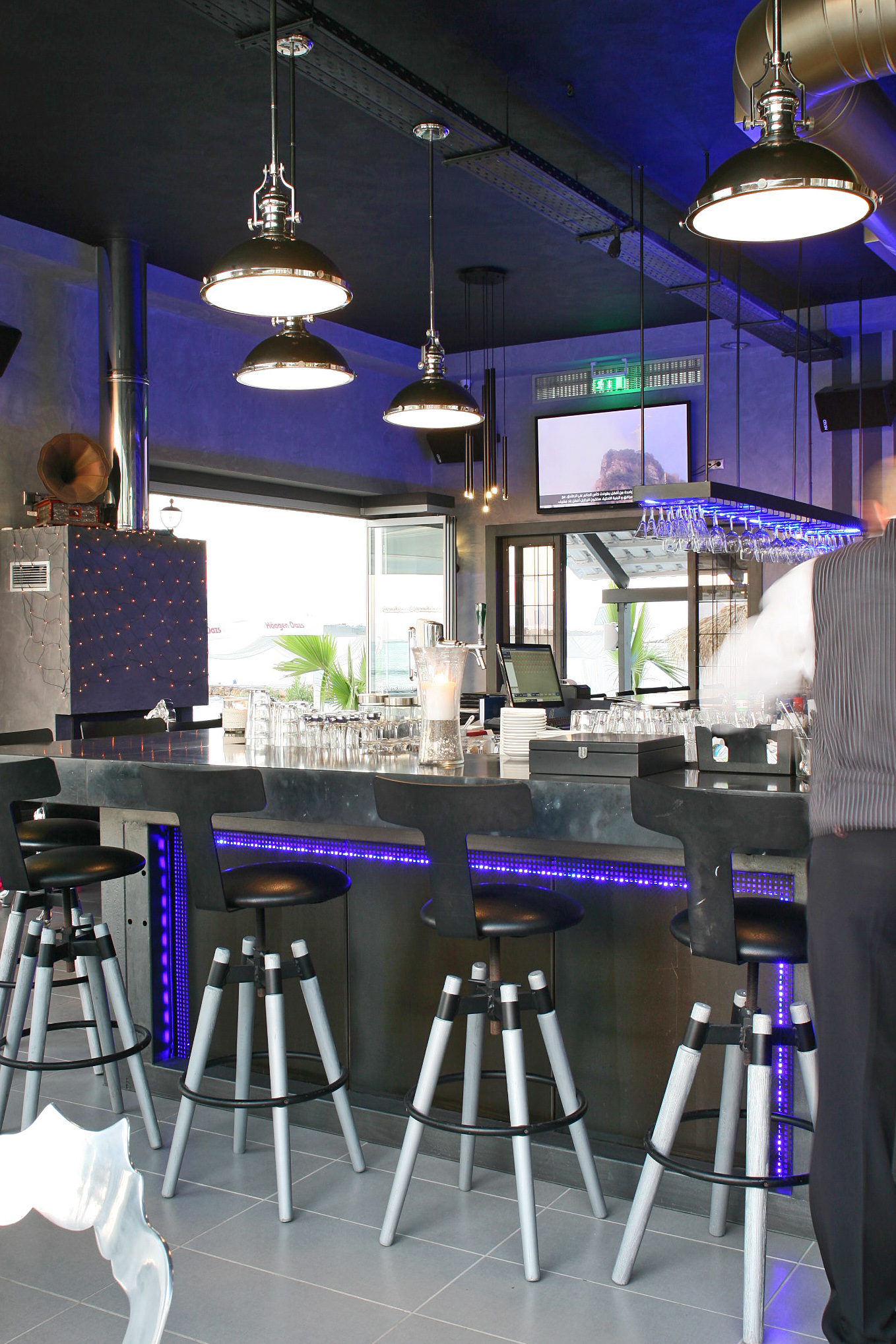 Karavi Café Bar Restaurant