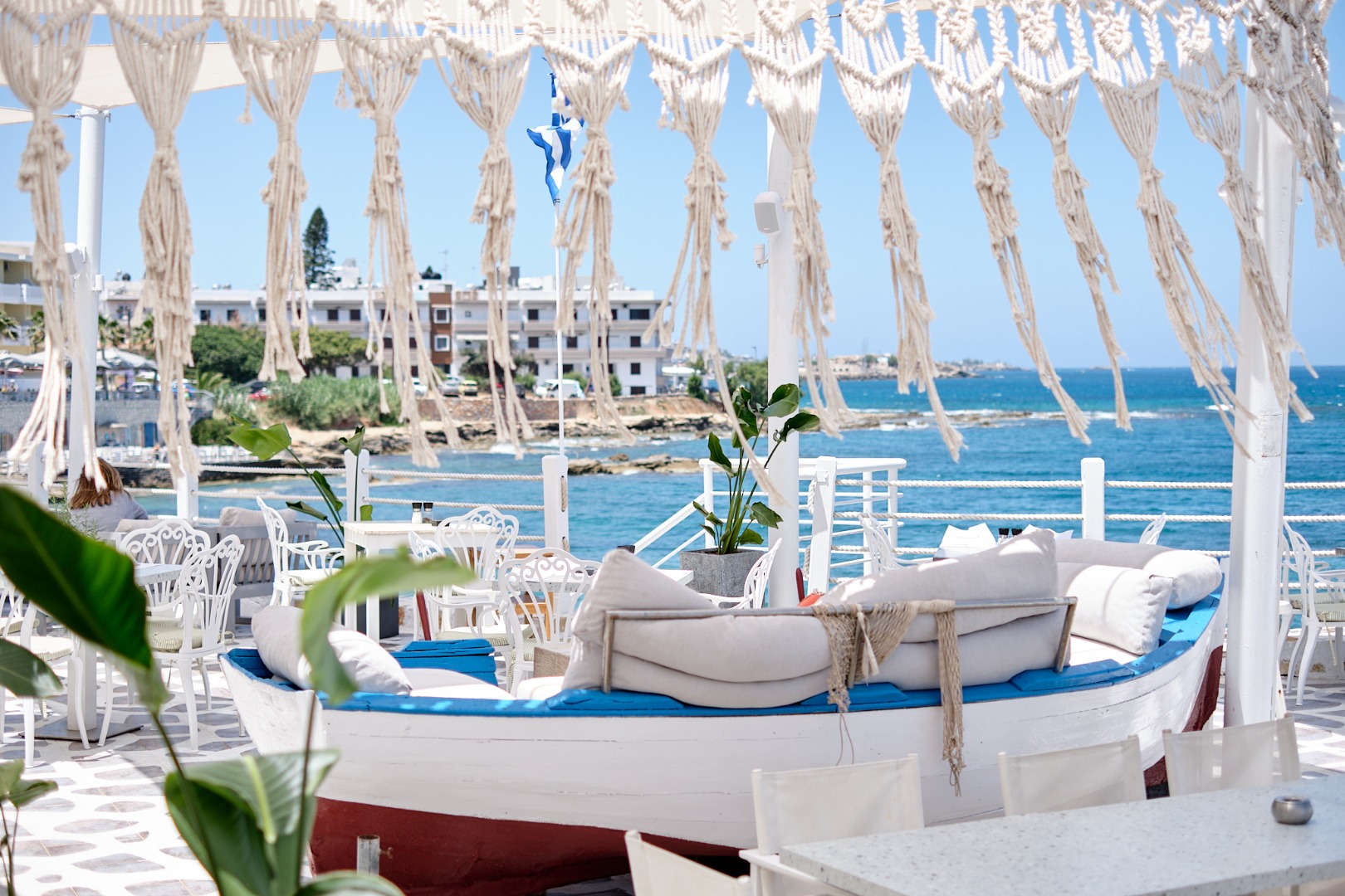 Karavi Café Bar Restaurant