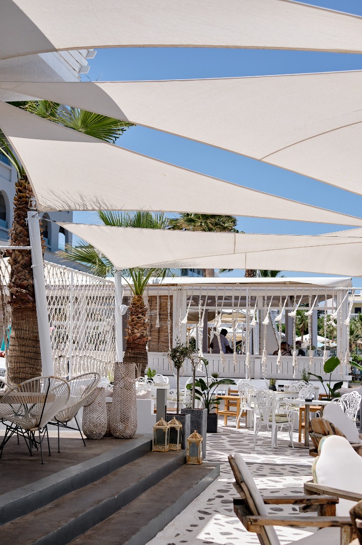 Karavi Café Bar Restaurant