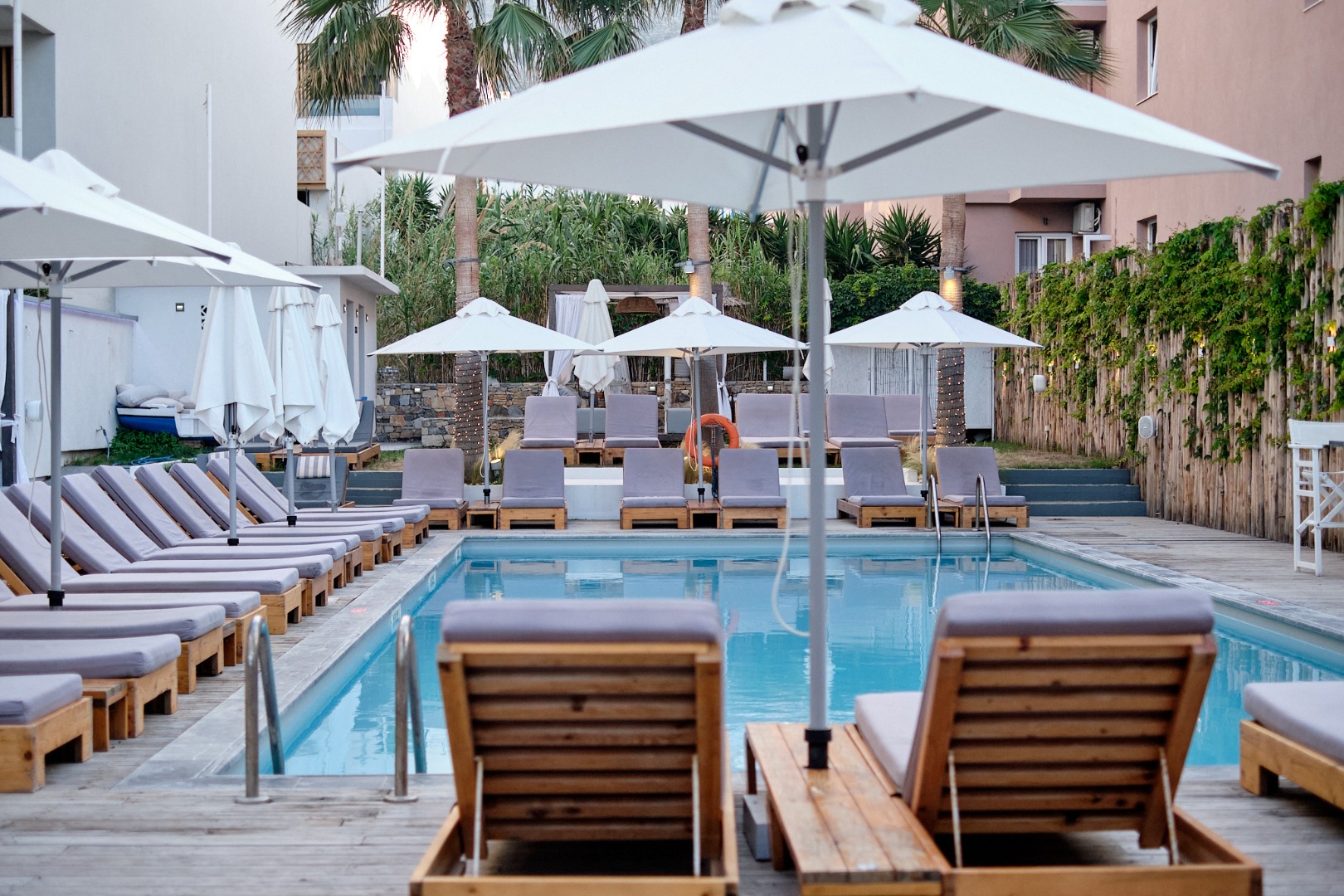 Karavi Café Bar Restaurant