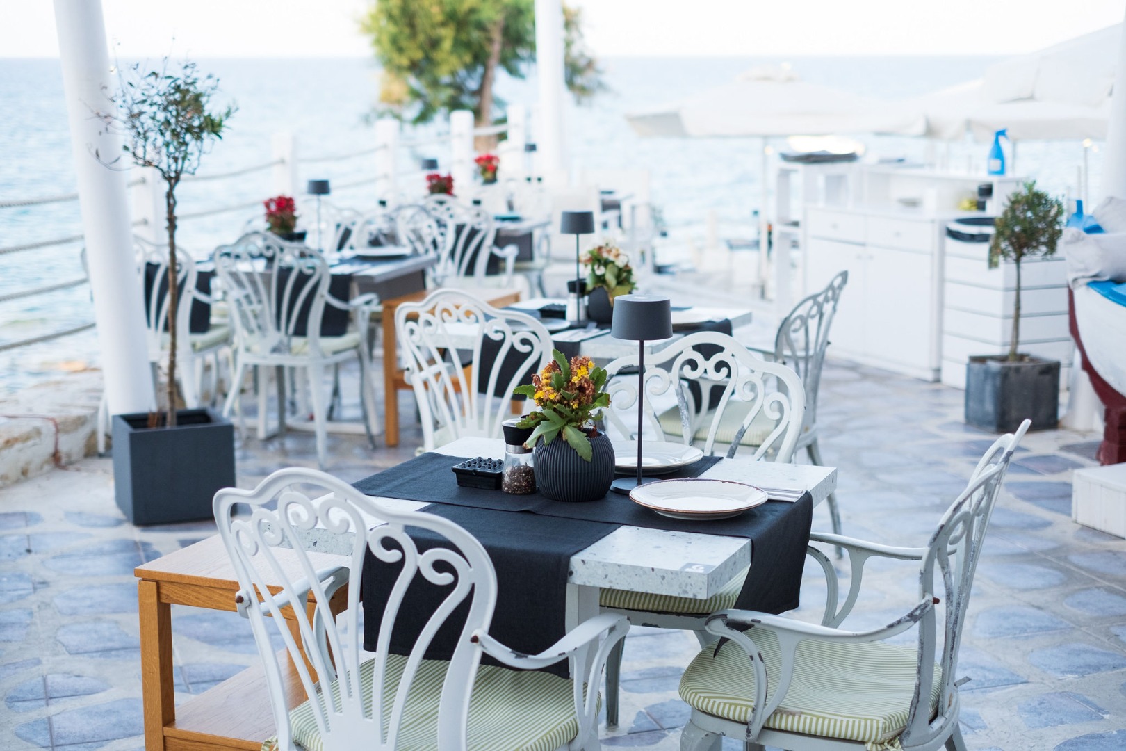 Karavi Café Bar Restaurant