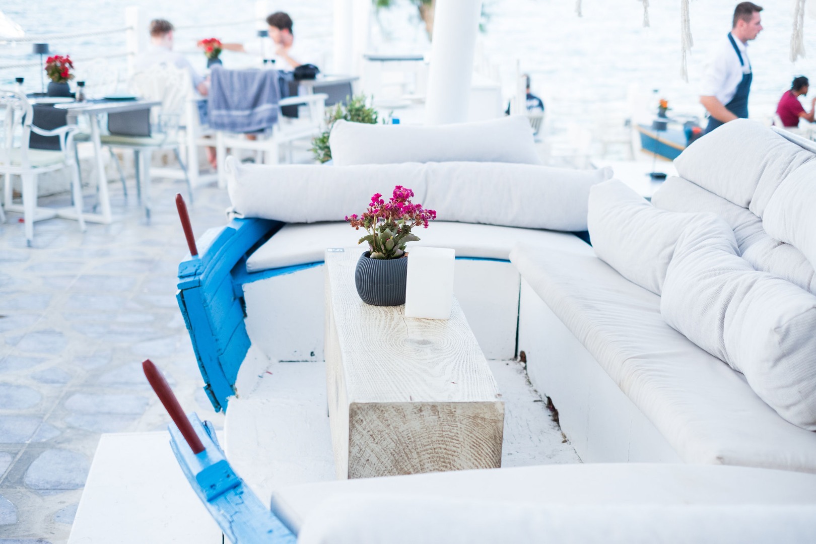 Karavi Café Bar Restaurant