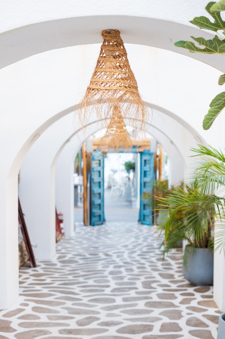 Karavi Café Bar Restaurant