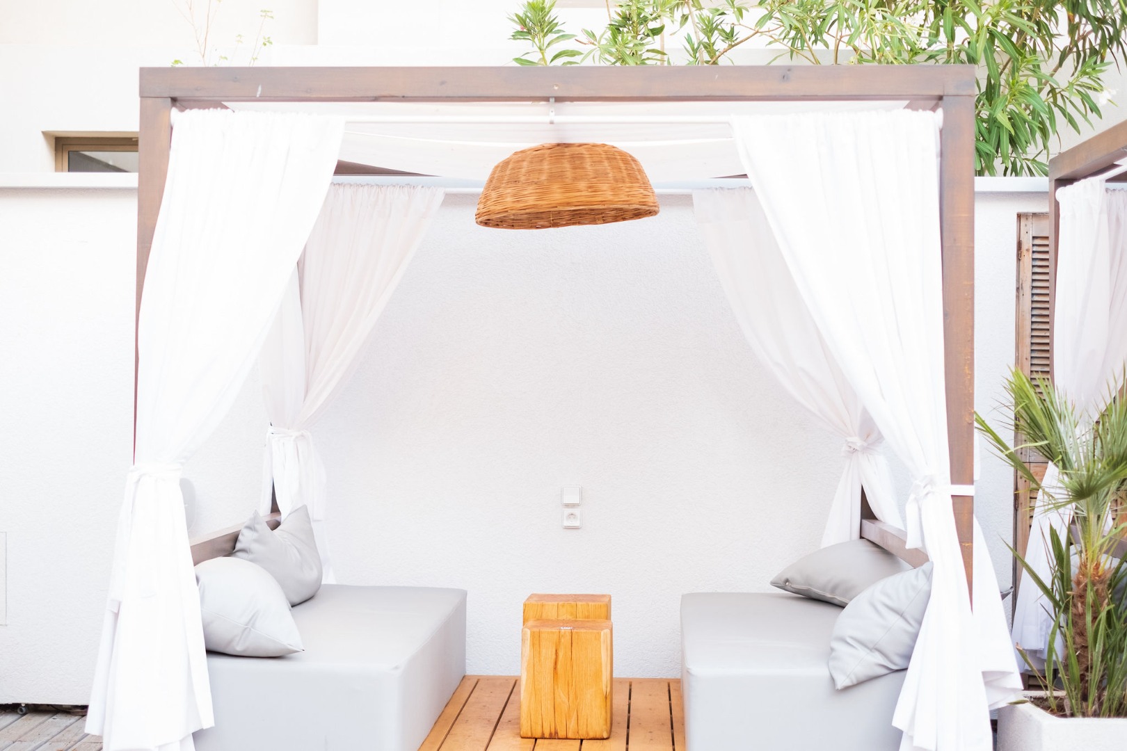 Karavi Café Bar Restaurant