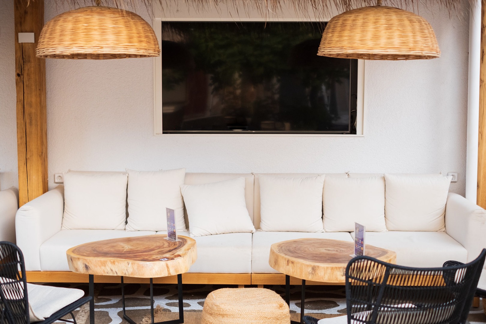 Karavi Café Bar Restaurant