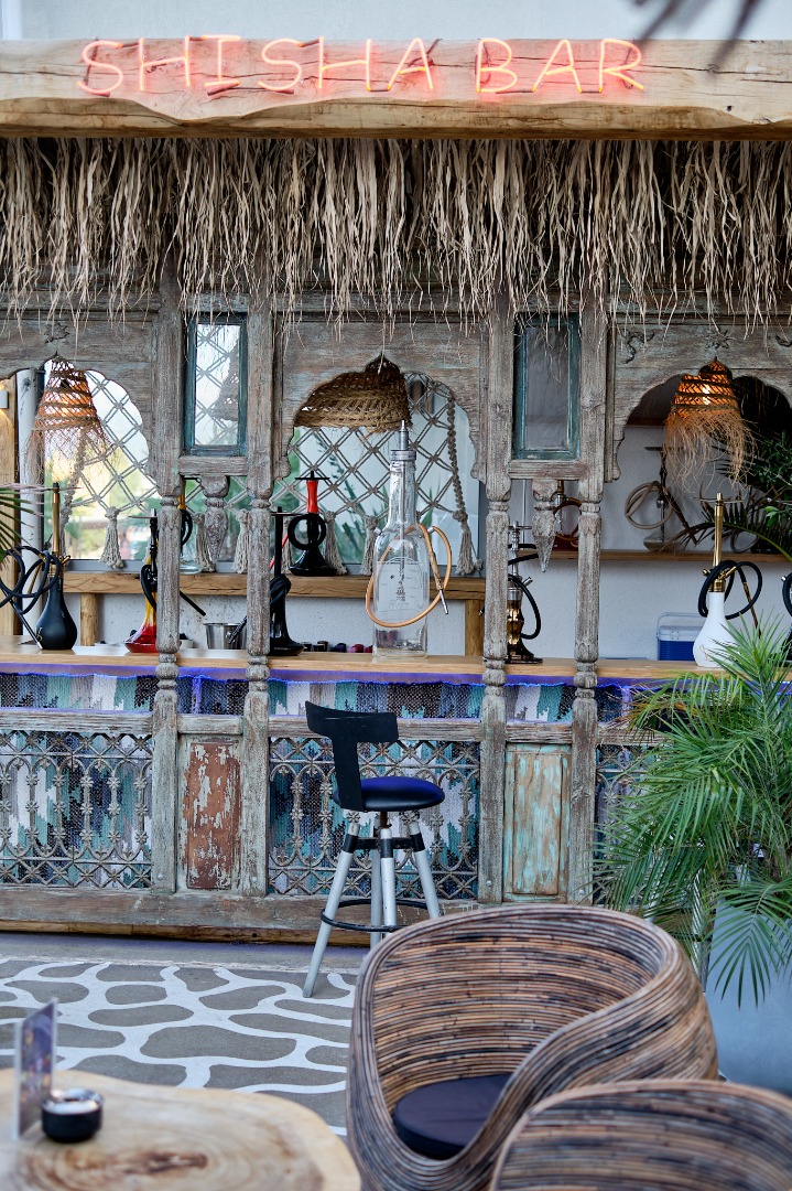 Karavi Café Bar Restaurant