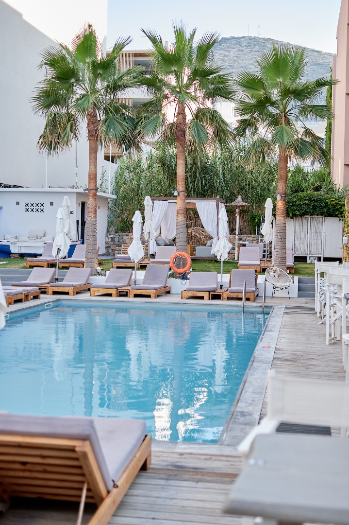 Karavi Café Bar Restaurant