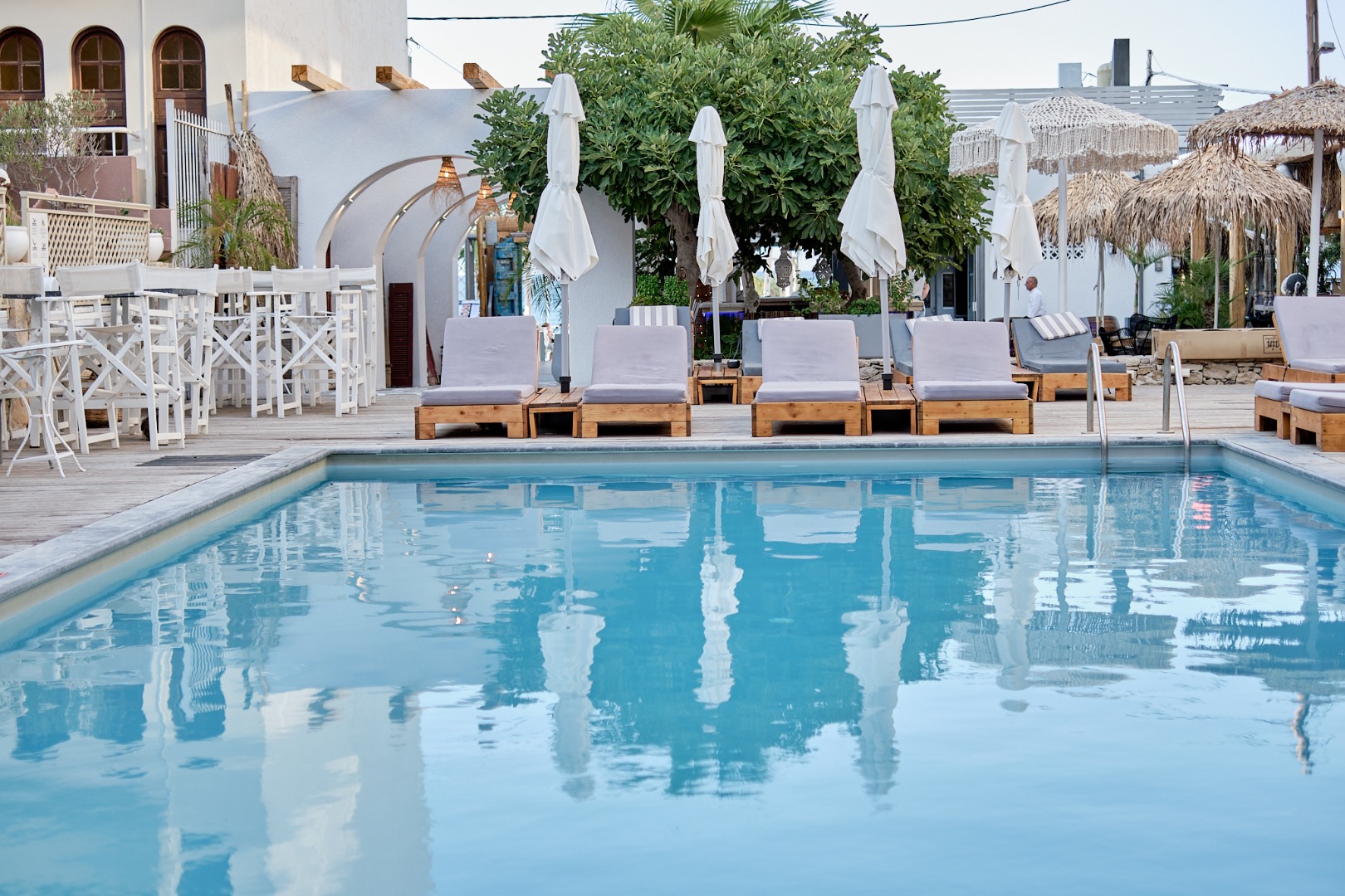 Karavi Café Bar Restaurant