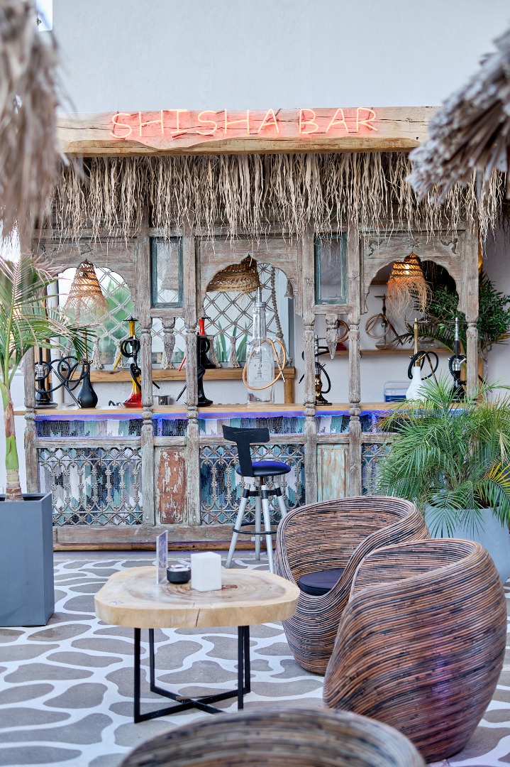 Karavi Café Bar Restaurant