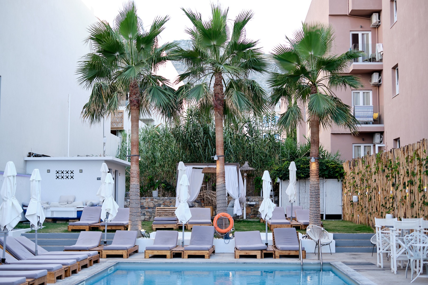 Karavi Café Bar Restaurant