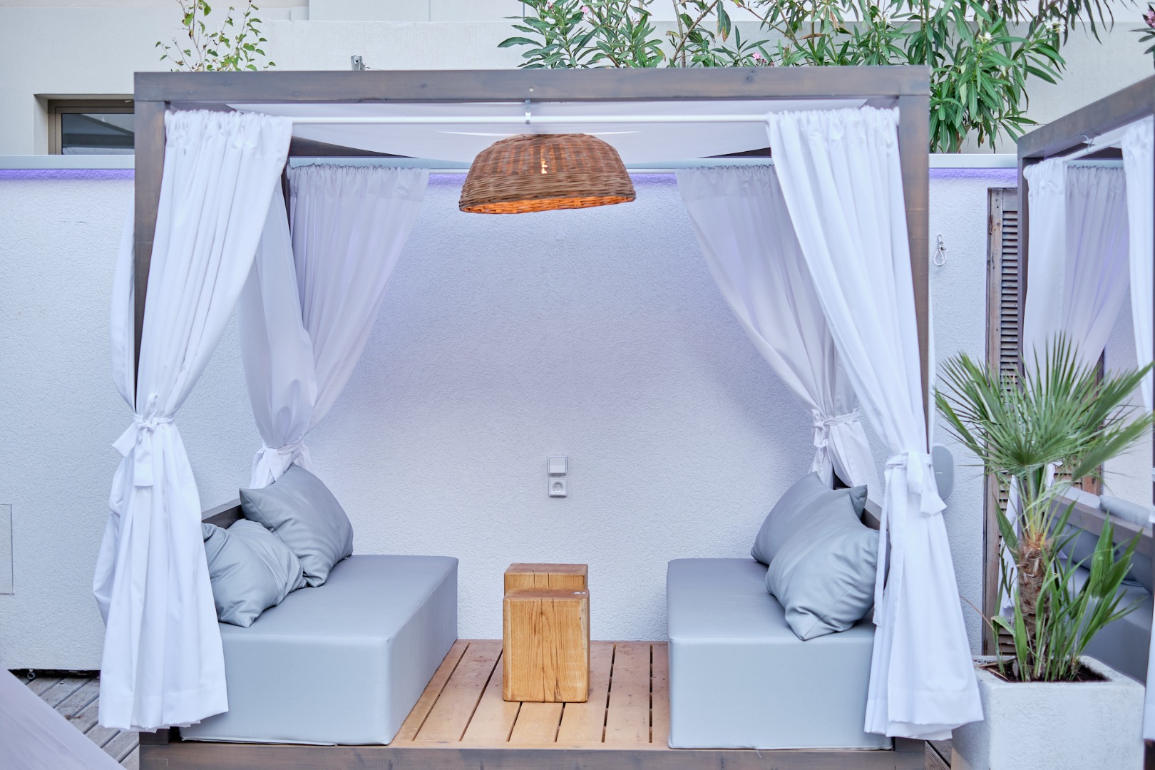 Karavi Café Bar Restaurant