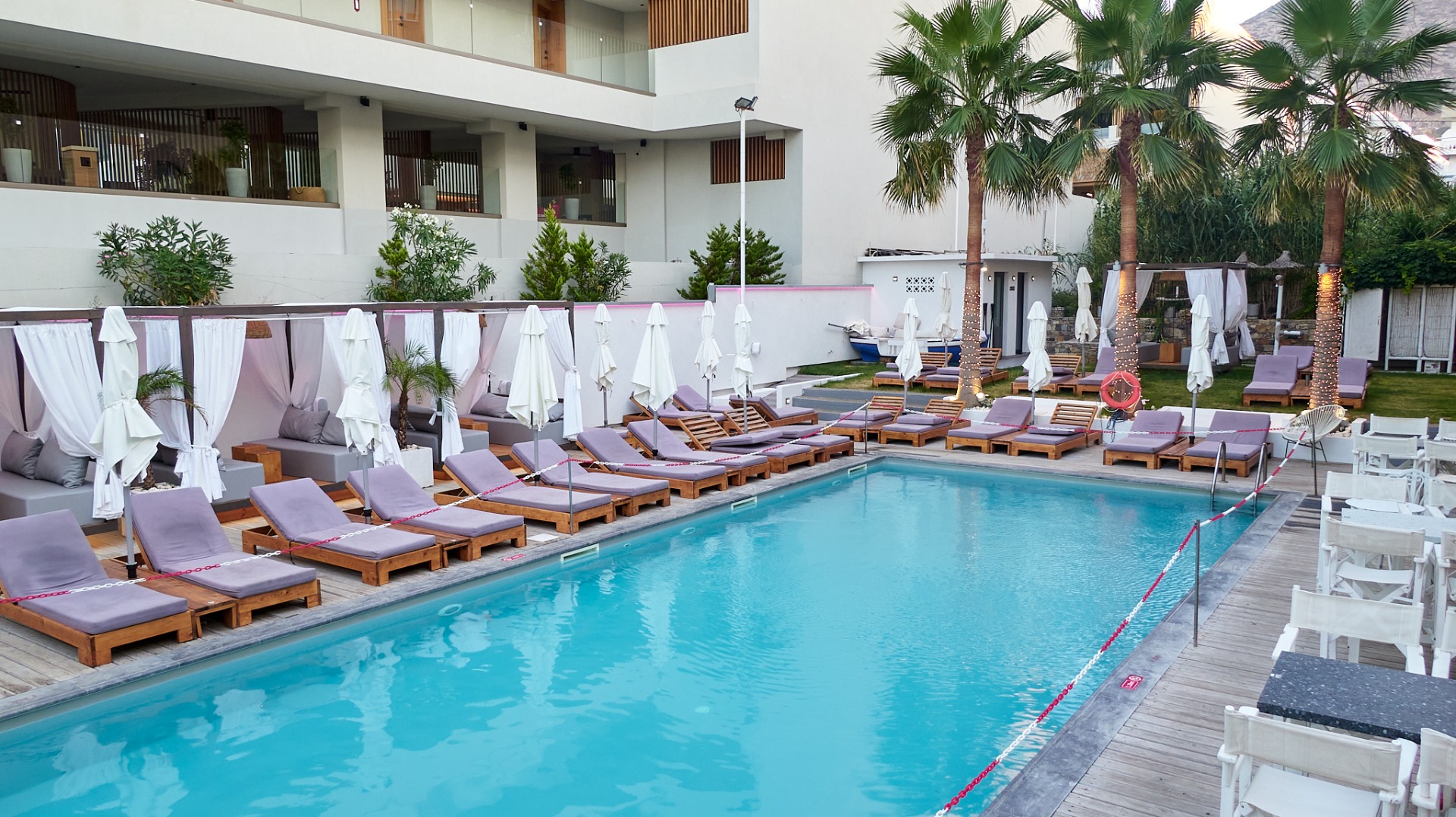 Karavi Café Bar Restaurant